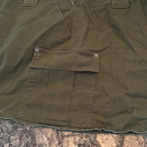 Tinseltown olive drab green cargo mini skirt NWT 3/26 - Picture 2 of 11